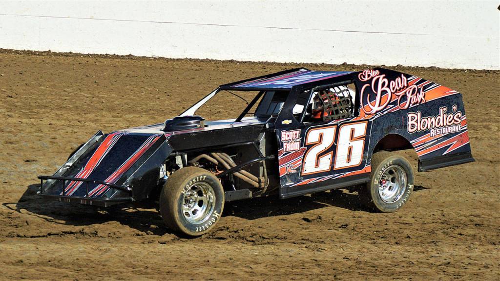 Scott Miller guides his modified race car to a feature-race victory on Saturday at Grays Harbor Raceway. (Photo by AR Racing Videos)