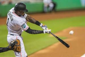 Mariners reportedly acquire outfielder Cameron Maybin from Marlins