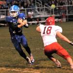 Elmas Cody Vollan, left, jukes Castle Rocks Peyton Watts on a touchdown run in the first quarter of the Eagles 47-21 win on Friday in Elma.(Hasani Grayson | The Daily World)