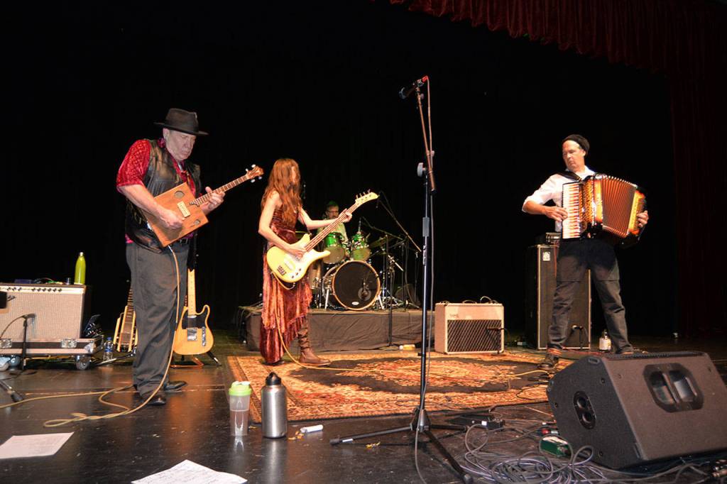 Novoselic’s new band excites Bishop Center crowd