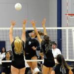 Grays Harbors Telia Kapihe gets her shot around Centralia blockers on Wednesday at Grays Harbor Gym. (Hasani Grayson | The Daily World)