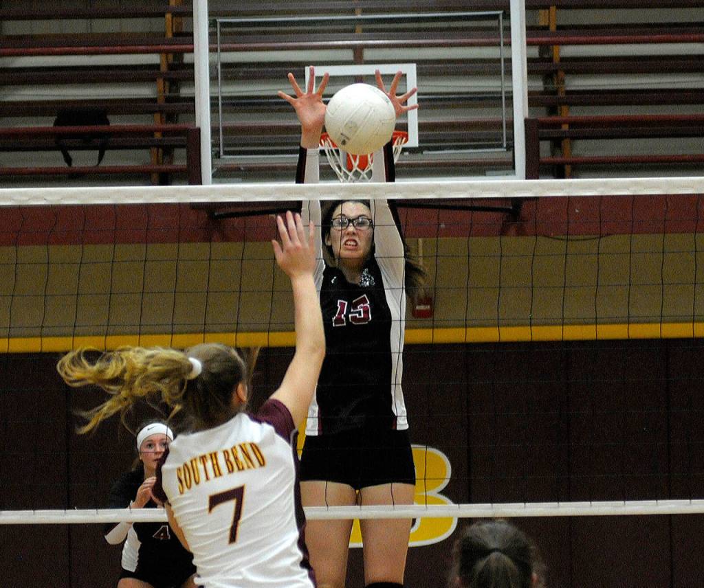 Ocostas Kelly Poirer, right, blocks a shot from South Bends Karley Reidinger during a game at South Bend. (Hasani Grayson | The Daily World)