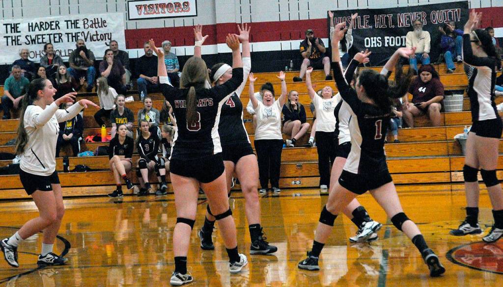 Ocosta comes together to celebrate after winning the first set in a match against Ilwaco on Tuesday night. (Hasani Grayson | The Daily World)