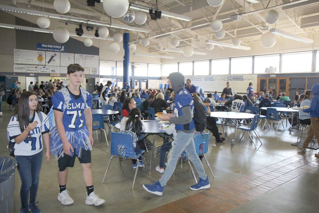 Students eat lunch Thursday, Oct. 4, at Elma High School in Elma. Photo by Michael Lang, Grays Harbor News Group