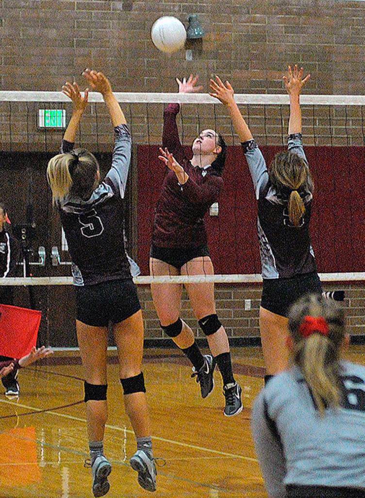 Hoquiams Elyse Goulet gets a kill against Montesano on Thursday. Montesano won the match 3-1. (Hasani Grayson | Grays Harbor News Group)