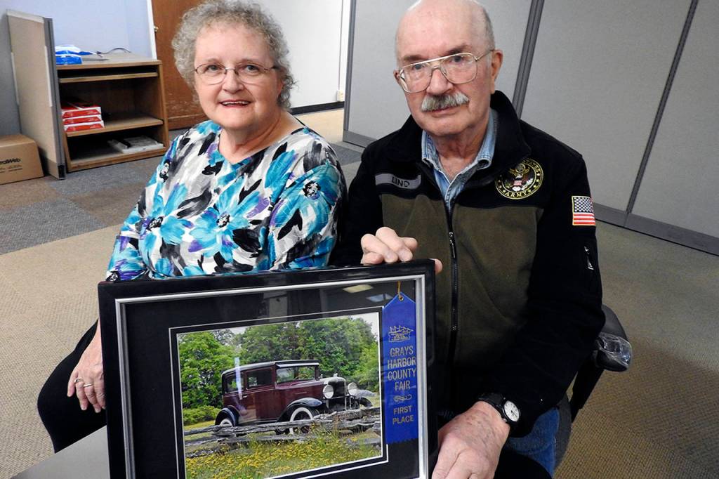 KAT BRYANT | GRAYS HARBOR NEWS GROUP                                Ed and Linda Lind show a photo of Queenie taken by one of their friends in 2017 in Montesano.                                 It earned the photographer a blue ribbon at the Grays Harbor County Fair.