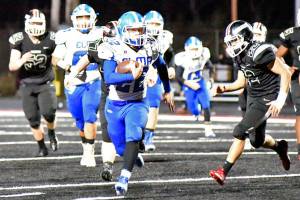 Prep Football Roundup: Elma back to winning ways with rout of Tenino