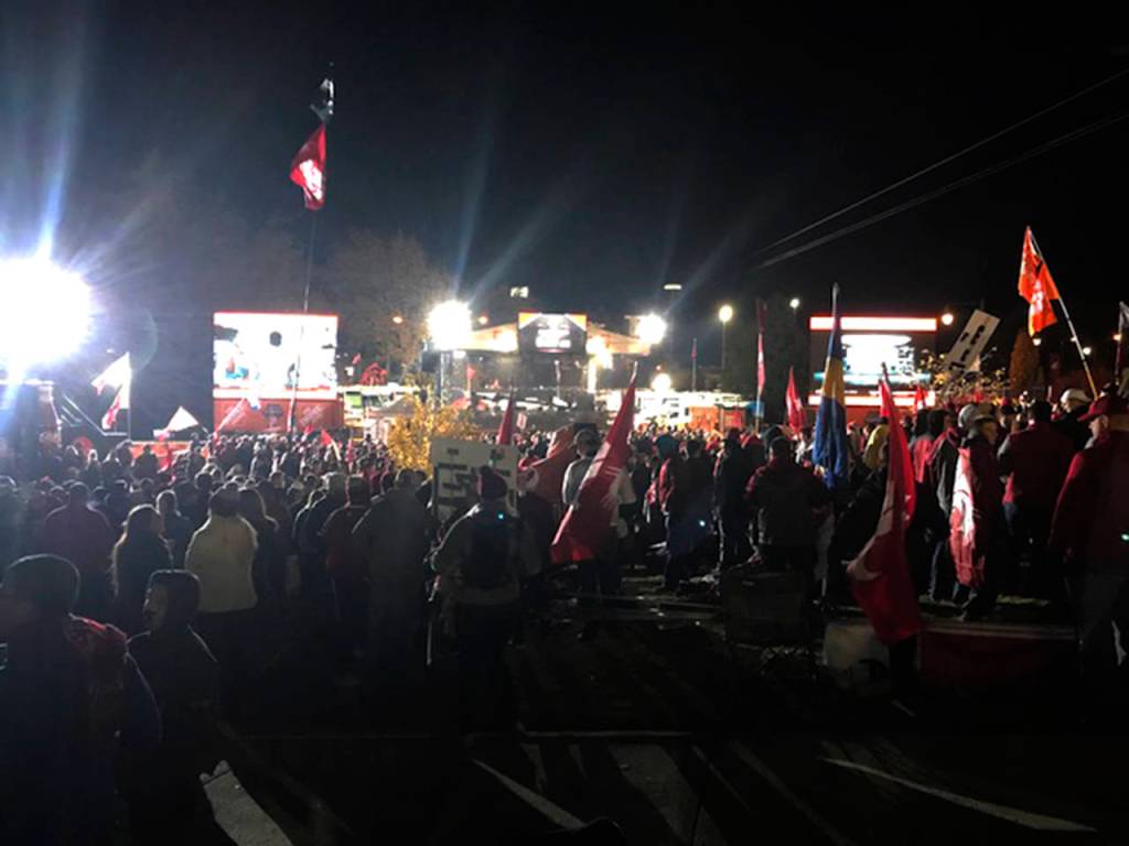 Cougar fans on the WSU campus before the Oregon-WSU football game, celebrating the 215th time the WSU flag Ol Crimson has been seen on ESPNs College GameDay.