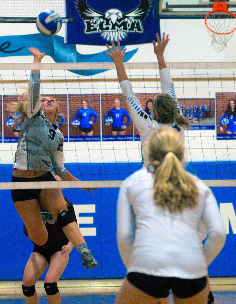 Montesanos Emma Jensen gets a shot over the net against Elma on Thursday. (Hasani Grayson | Grays Harbor News Group)