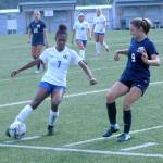 Grays Harbor Colleges Mya Heard dribbles around Bellevues Katelyn Reeves. (Hasani Grayson | Grays Harbor News Group)