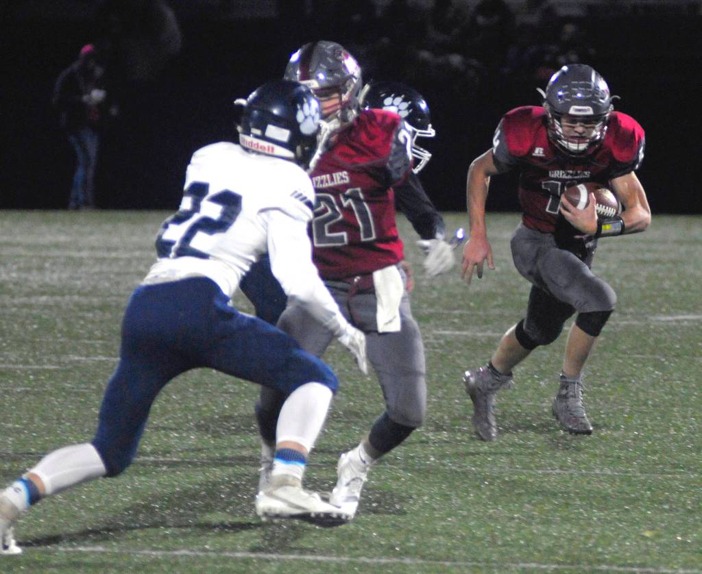 Cameron Bumstead follows his blockers downfield after catching a screen pass from Jackson Folkers in the third quarter of the1A State Football Quarterfinal game against Lynden Christian on Saturday. (Hasani Grayson | Grays Harbor News Group)