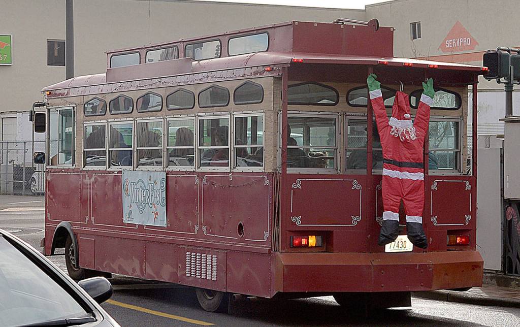 Shoppers browse craft items, enter drawings at Winterfest holiday market