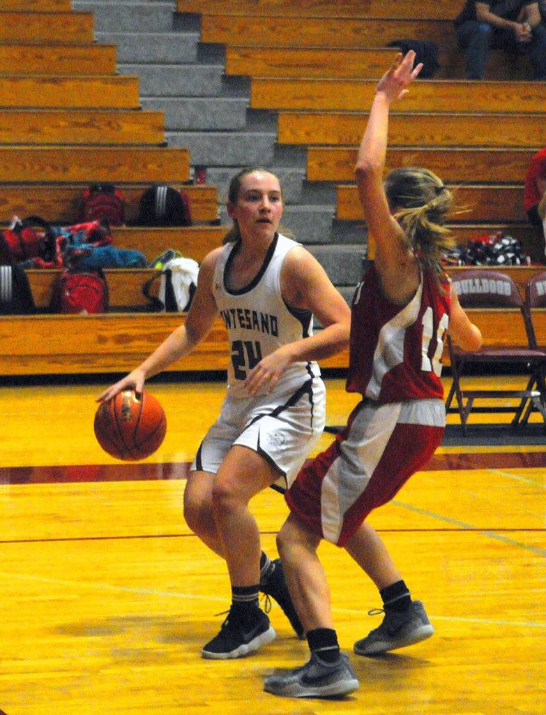 Montesanos Katie Granstrom looks for an open teammate while defended by Castle Rocks Brooke Wirkkala in the second quarter on Thursday. (Hasani Grayson | Grays Harbor News Group)