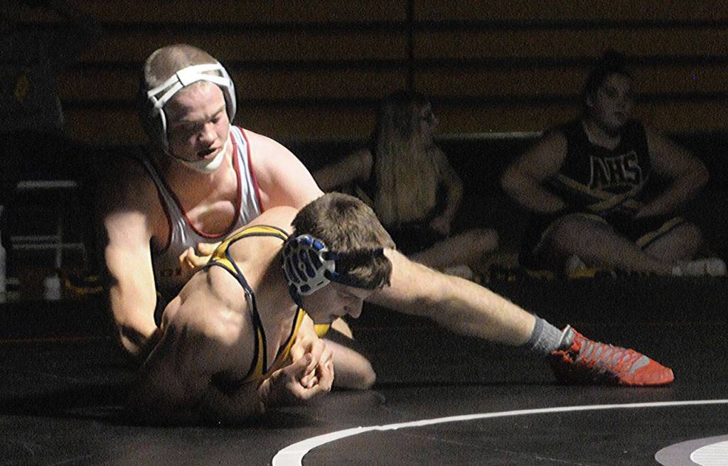 Hoquiams Brady Comings takes control of a match against Aberdeens Nick Davis in dual meet on Wednesday. (Hasani Grayson | Grays Harbor News Group)