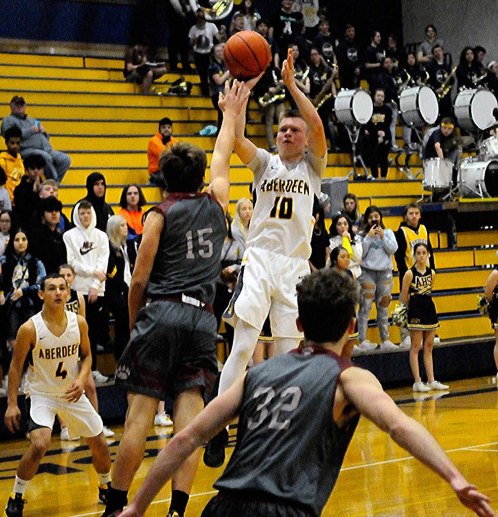 Aberdeens Ben Dublanko hits a mid-range jumper in the second quarter against WF West on Thursday. Dublanko led the Bobcats with 19 points. (Hasani Grayson | Grays Harbor News Group)