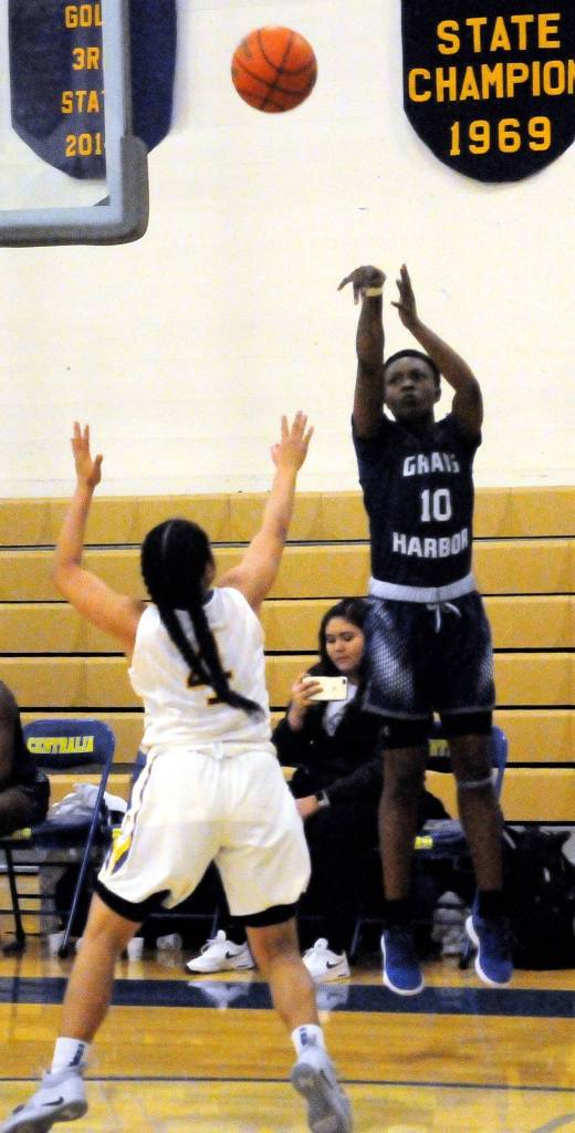 Grays Harbors Charlea Armstrong shoots a 3-pointer from the corner in the second half of a game against Centralia. (Hasani Grayson | Grays Harbor News Group)