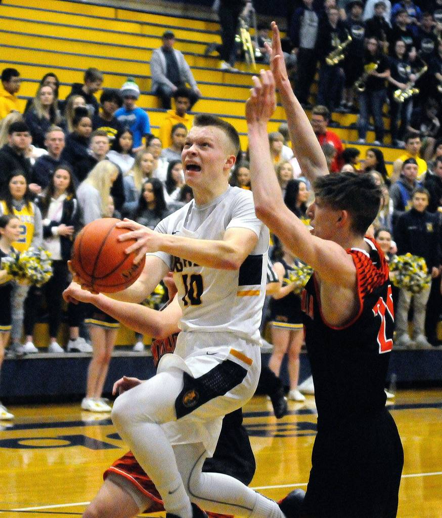 Aberdeens Ben Dublanko attempts a reverse layup in the second quarter against Centralia on Friday night. (Hasani Grayson | Grays Harbor News Group)