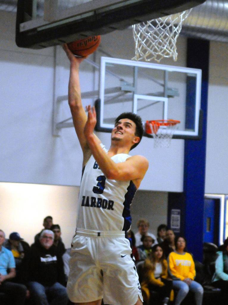 Grays Harbors Trevor Ridgway finishes on a breakway layup on Wednesday against Highline. (Hasani Grayson | Grays Harbor News Group)