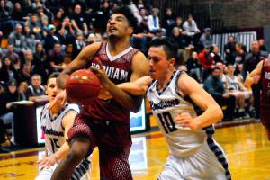 Friday Boys Prep Basketball Roundup: Bates leads Monte to clutch win over Hoquiam