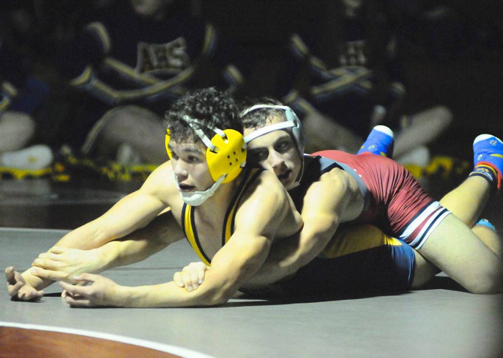 Hoquiams Cosmo Palmgren, top, looks for the pin against Aberdeens Patrick Hunt in a 138-pound match. Palmgren won the match, 8-6. (Hasani Grayson | Grays Harbor News Group)