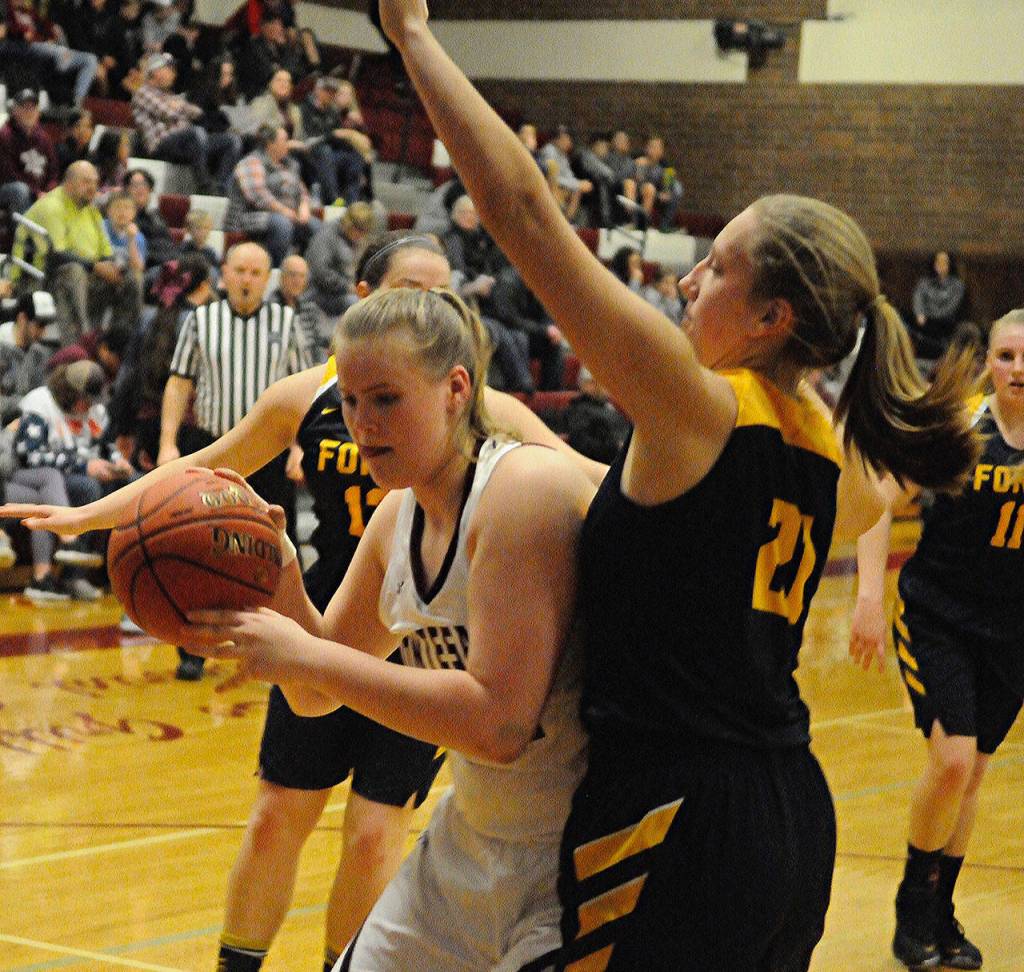Montesanos Zoe Hutchings, left, battles for position under the basket with Forks Chloe Leverington. (Hasani Grayson | Grays Harbor News Group)