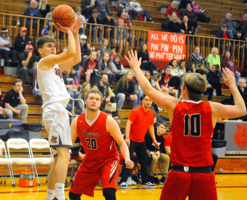 Hoquiams Garrett Dick, left, pulls up for a baseline jumper against Tenino in the first quarter. (Hasani Grayson | Grays Harbor News Group)