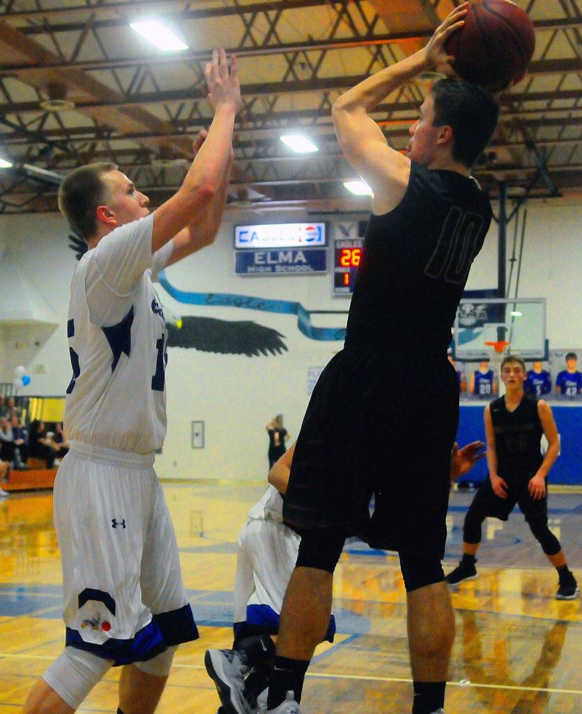 Montesaos Trace Ridgway, right, sinks a fadeaway jump shot in the third quarter while defended by Elmas Brady Johnston on Thursday night. (Hasani Grayson | Grays Harbor News Group)