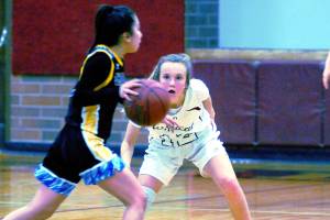 Hopfer, Barnum lead Ocosta into district semis