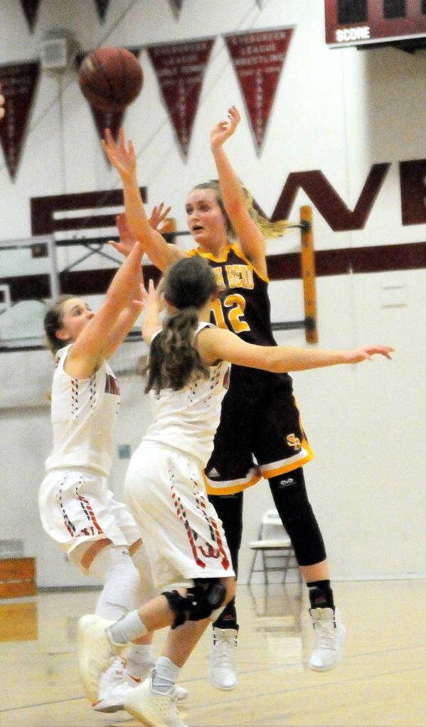 Wednesday Local Roundup: Willapa Valley beats Rainier to advance