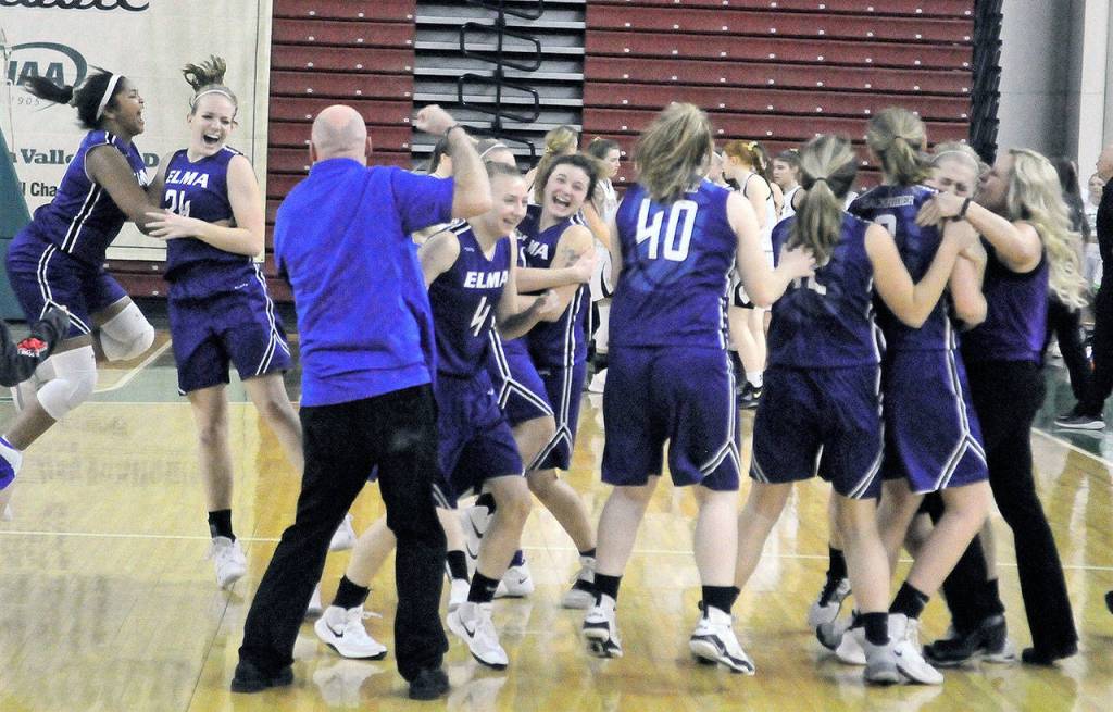 Elma players and staff rush the floor to celebrate after the final buzzer in a win over Meridian on Friday. (Hasani Grayson | Grays Harbor News Group)