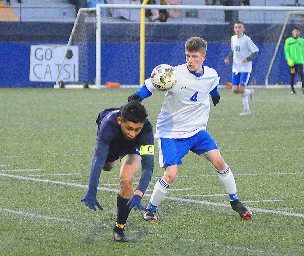 Elmas Christian Spencer, right, wins a battle for the ball against Aberdeens Hulizes Chavez in the first half on Tuesday. (Hasani Grayson | Grays Harbor News Group)