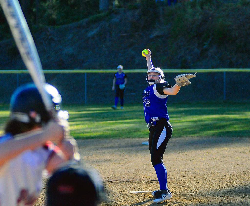 Elmas Quin Mikel delivers a pitch in the seventh inning against Ocosta on Monday. Mikel pitched a complete-game shutout in Elmas 5-0 win over the Wildcats. (Hasani Grayson | Grays Harbor News Group)