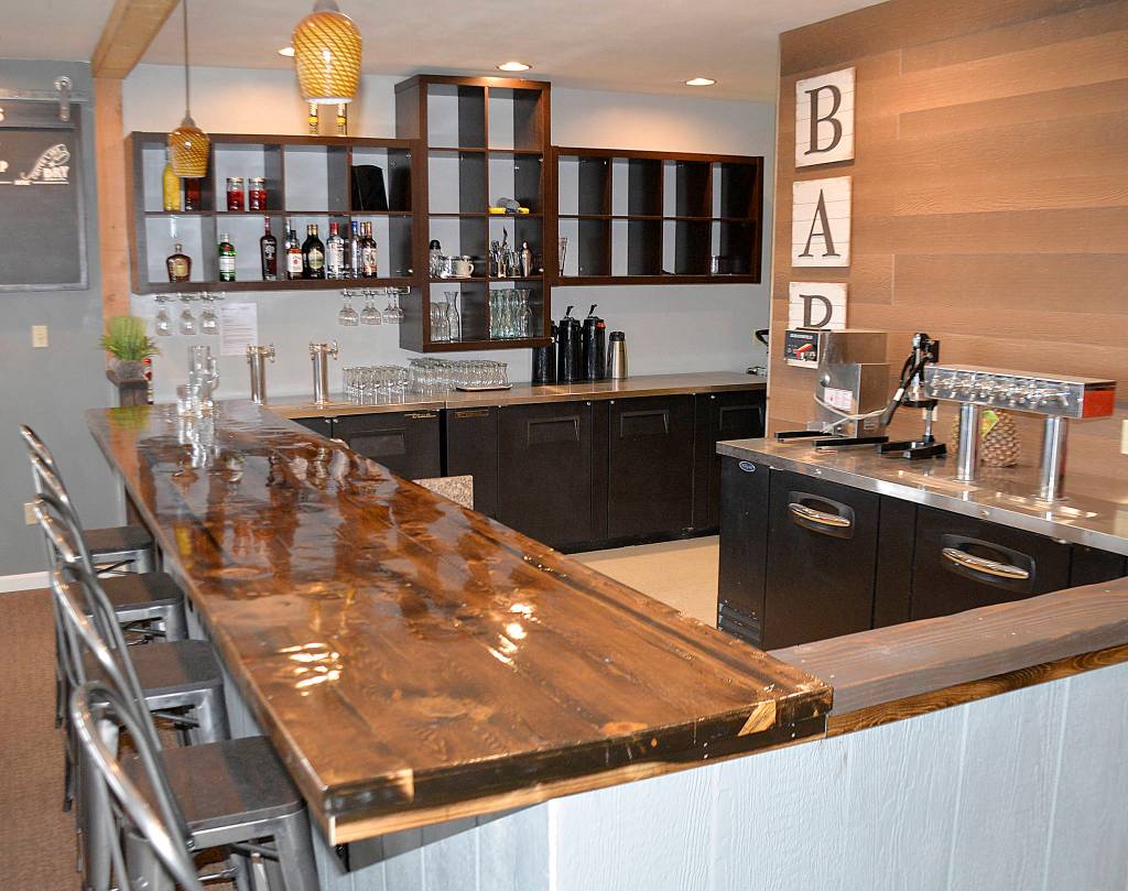 DAN HAMMOCK | GRAYS HARBOR NEWS GROUP                                A small bar area just inside the entrance of the RocknBrews seats five and will feature local beer selections and craft cocktails and non-alcoholic beverages made with fruit prepared daily.