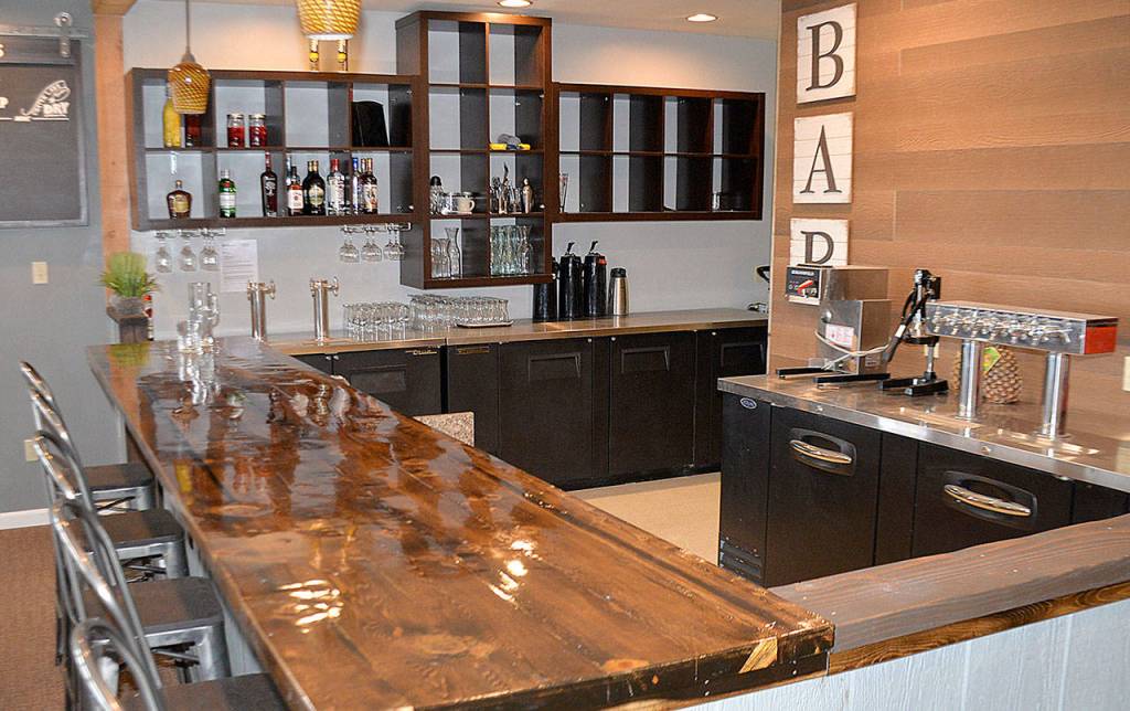 DAN HAMMOCK | GRAYS HARBOR NEWS GROUP                                A small bar area just inside the entrance of the RocknBrews seats five and will feature local beer selections and craft cocktails and non-alcoholic beverages made with fruit prepared daily.