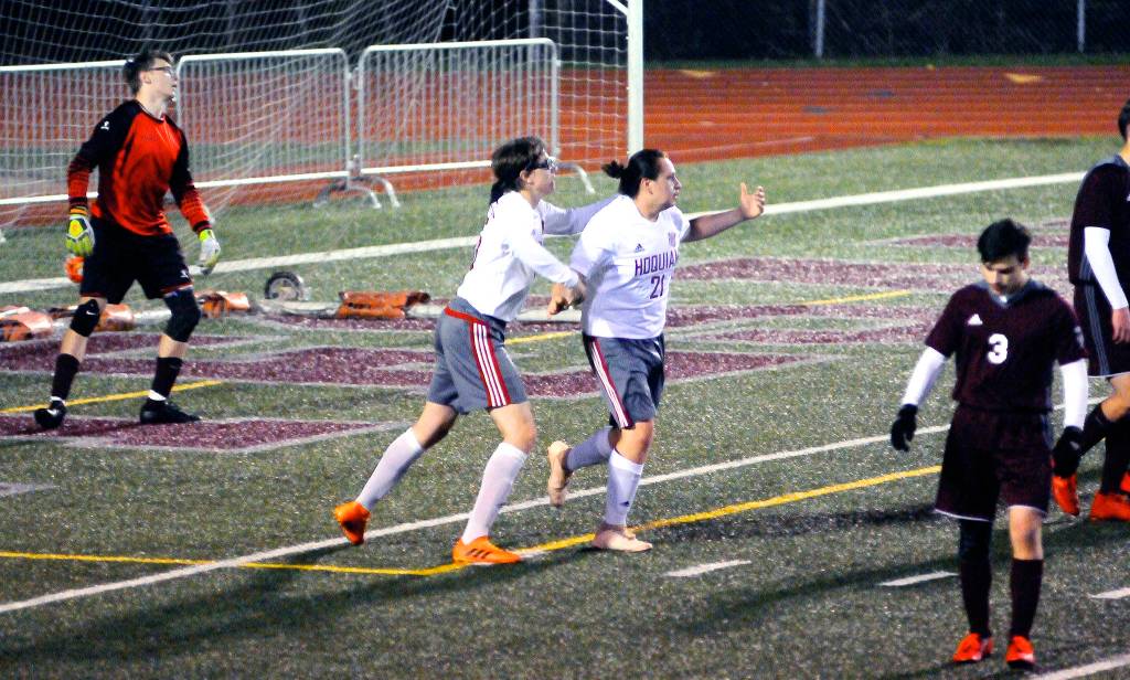 Friday Prep Roundup: Hoquiam’s Elsos pitches Grizzlies to win over Elma