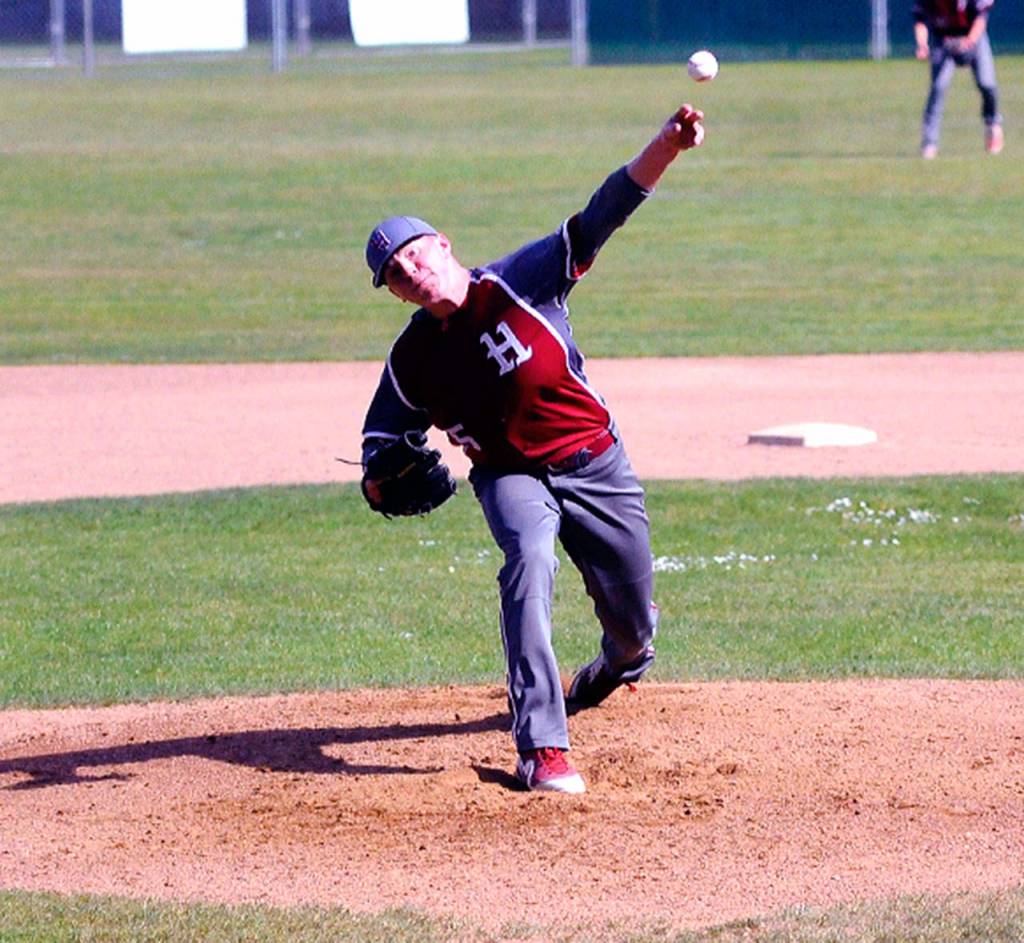 Hoquiams Kyle Larsen pitches against Kings Way Christian in the first inning on Monday. (Hasani Grayson | Grays Harbor Newsgroup)
