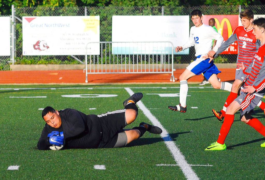 Elma keeper AJ Hernandez makes a save in the second half against Hoquiam on Friday. (Hasani Grayson | Grays Harbor News Group)