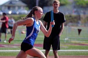 Montesano, Elma win silver at district track meet