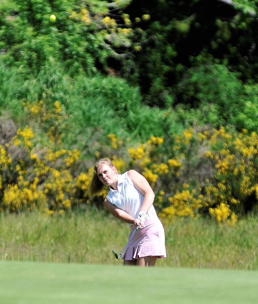 Montesanos Mylaina Parker chips on to the green from the at the 18th hole in the second round of the 1A State Golf Tournament at Tumwater Valley Golf Club on Wednesday. Parker shot a 85 to finish in 13th place. (Hasani Grayson | Grays Harbor News Group)