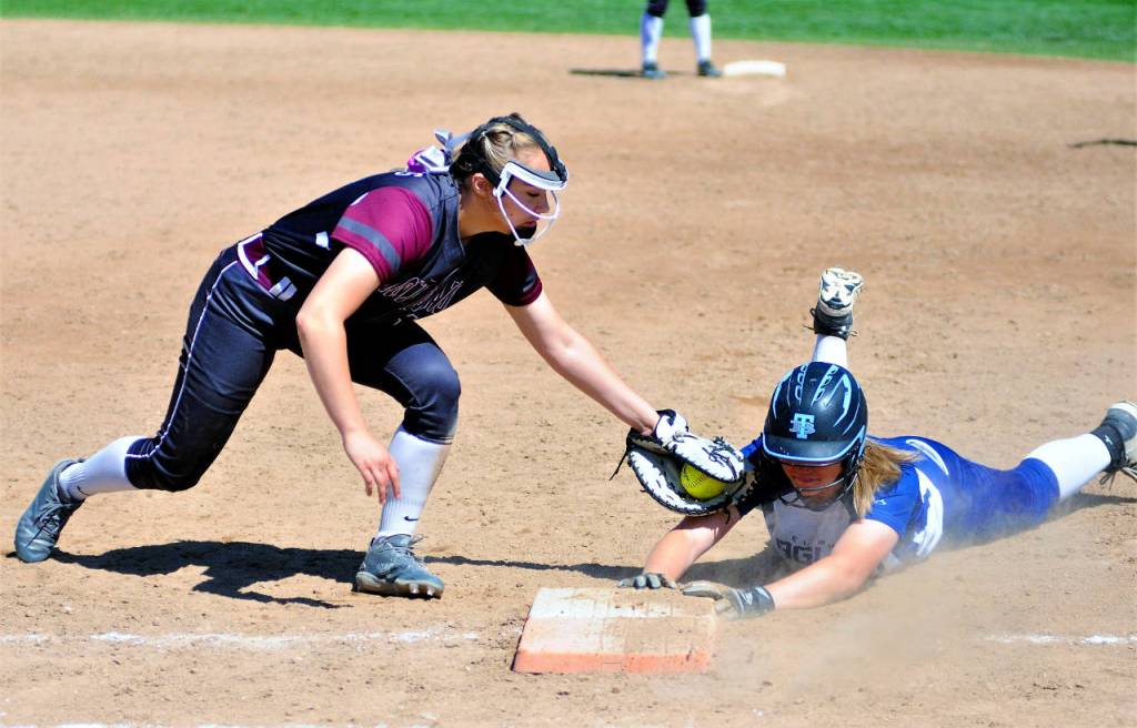 Montesanos Janessa Otterstetter swipes a tag attempt on Elmas Jalyn Whipple during the Bulldogs 2-1 victory in a 1A State semifinal game on Saturday in Richland. (Hasani Grayson | Grays Harbor News Group)