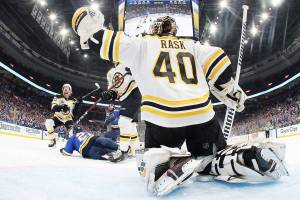 Blues get even with 4-2 win over Bruins in Game 4