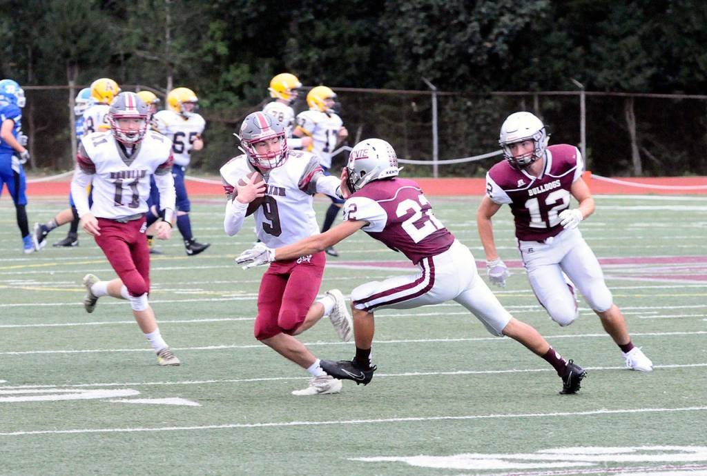 Hoquiams Dane McMillan fights off a tackle by Montesano defender Alex Mesquita during the Jamboree at Montesano High School on Friday. (Hasani Grayson | Grays Harbor News Group)