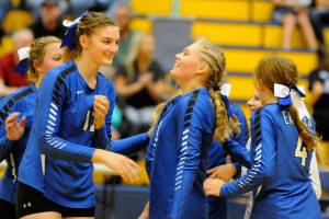 Elma starts off season with straight-set victory over Aberdeen