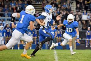 Prep Football Roundup: Elma rolls Rochester on the road