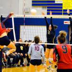 Aberdeens Merryn Bruner (12) and Joslyn Williams try to block a shot from Black Hills Breanna Nelson in the second set of a match on Wednesday in Aberdeen. (Hasani Grayson | Grays Harbor News Group)