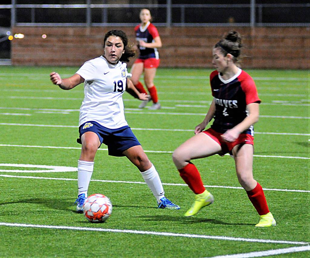 Aberdeens Dominique Trevino, left, steals the ball from Black Hills Aynsleigh Dragon in the second half in Tumwater on Thursday. (Hasani Grayson | Grays Harbor News Group)
