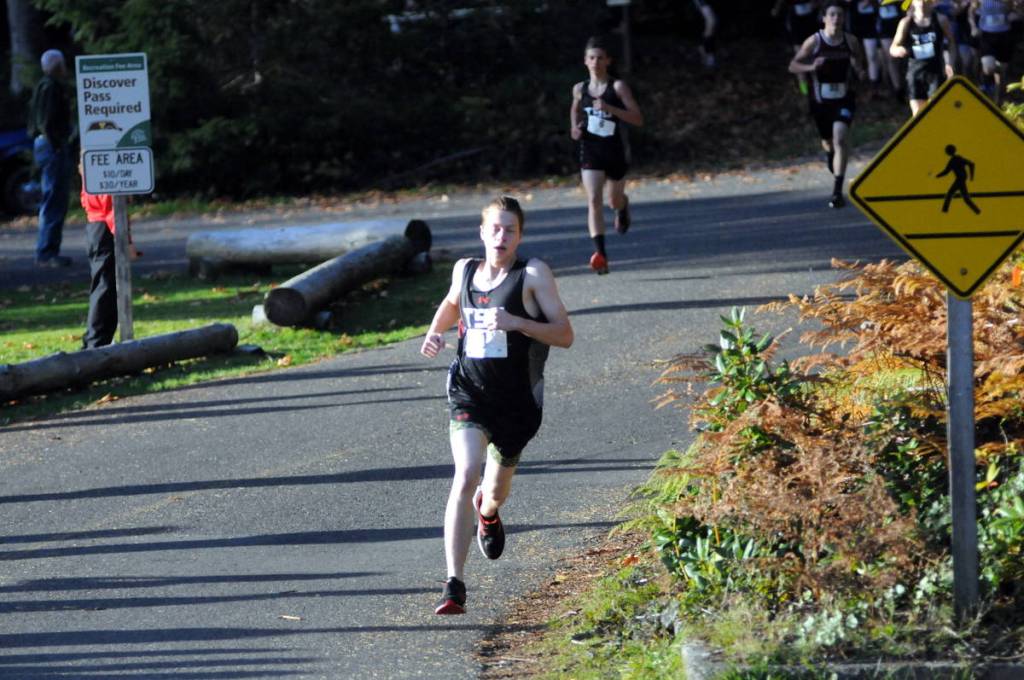 Teninos Sam Hill leads the field during the 1A Evergreen League Championship Meet on Thursday at Lake Sylvia Park in Montesano. Hill won the race with a time of 17:47. (Ryan Sparks | Grays Harbor News Group)