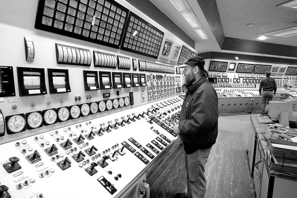 Greg Gilbert/Seattle Times                                  Control-room operator Perry Farmer checks controls at the No. 1 generator at the states only coal-fired steam plant, in Centralia. Plant owner TransAlta reached a deal with the state to shut down the plant. One burner will go cold in 2020 and the other by 2025.