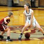 Montesanos McKynnlie Dalan (34) dribbles against Hoquiams Sadie Carlyle during the Bulldogs 67-22 win on Tuesday in Montesano. (Ryan Sparks | Grays Harbor News Group)