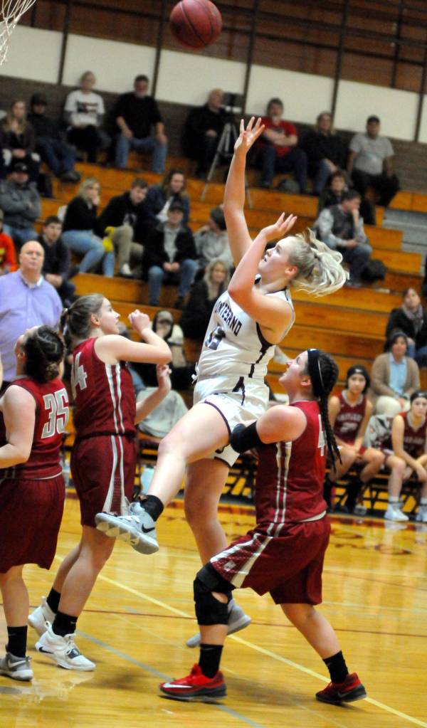 Montesanos Zoe Hutchings scores two of her game-high 30 points to lead the Bulldogs to a 67-22 victory over Hoquiam on Tuesday at Montesano High School. (Ryan Sparks | Grays Harbor News Group)